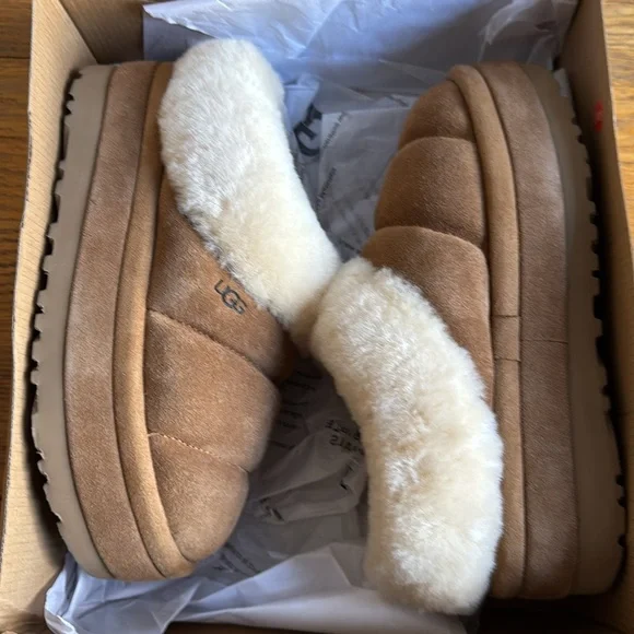 UGG Tazzlita Platform Slippers - Picture 9 of 10